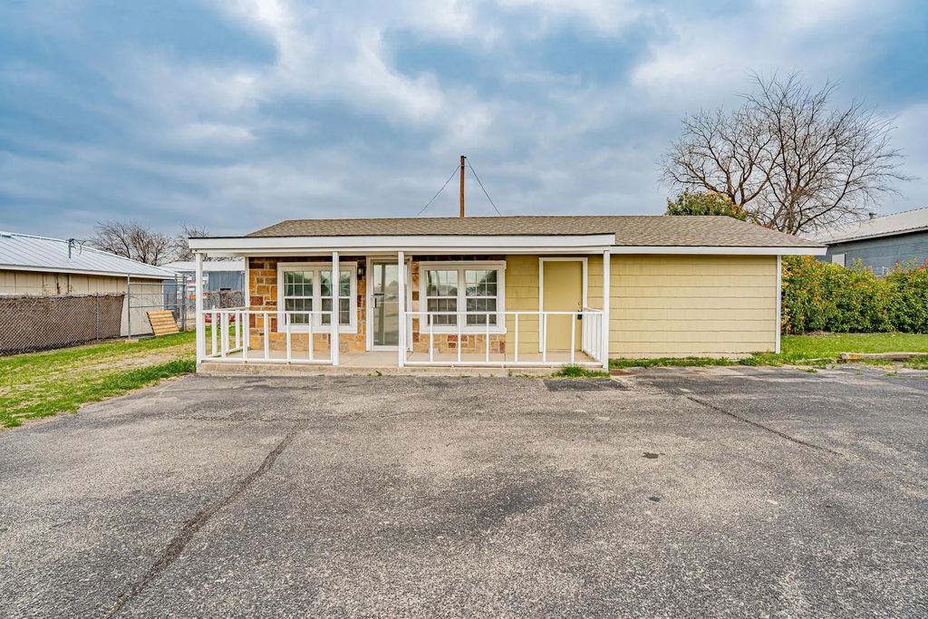 301 Eastridge Road, Granbury