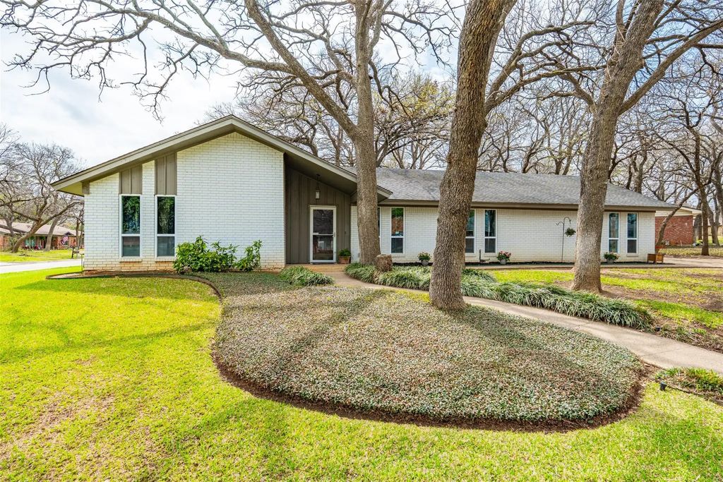 1819 W Cedar Elm Drive, Arlington