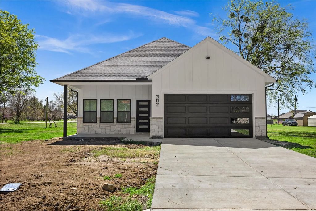 302 E Glenwood, Mabank