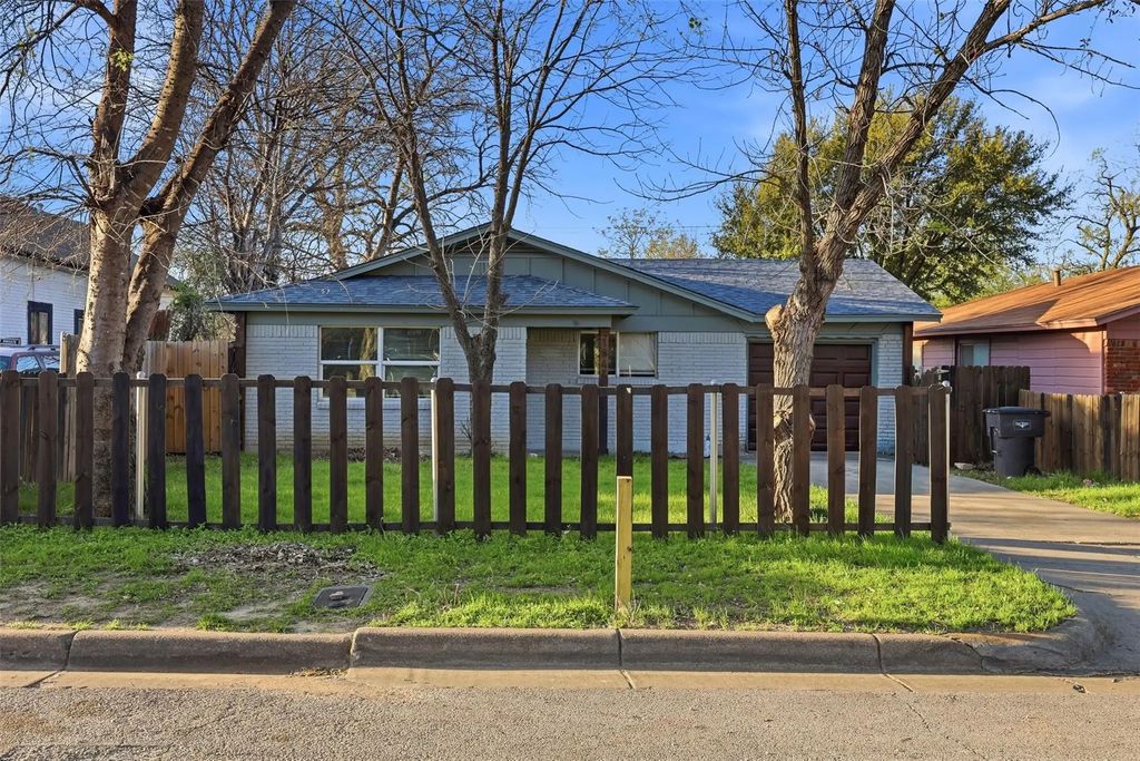 1044 E Cantey Street, Fort Worth