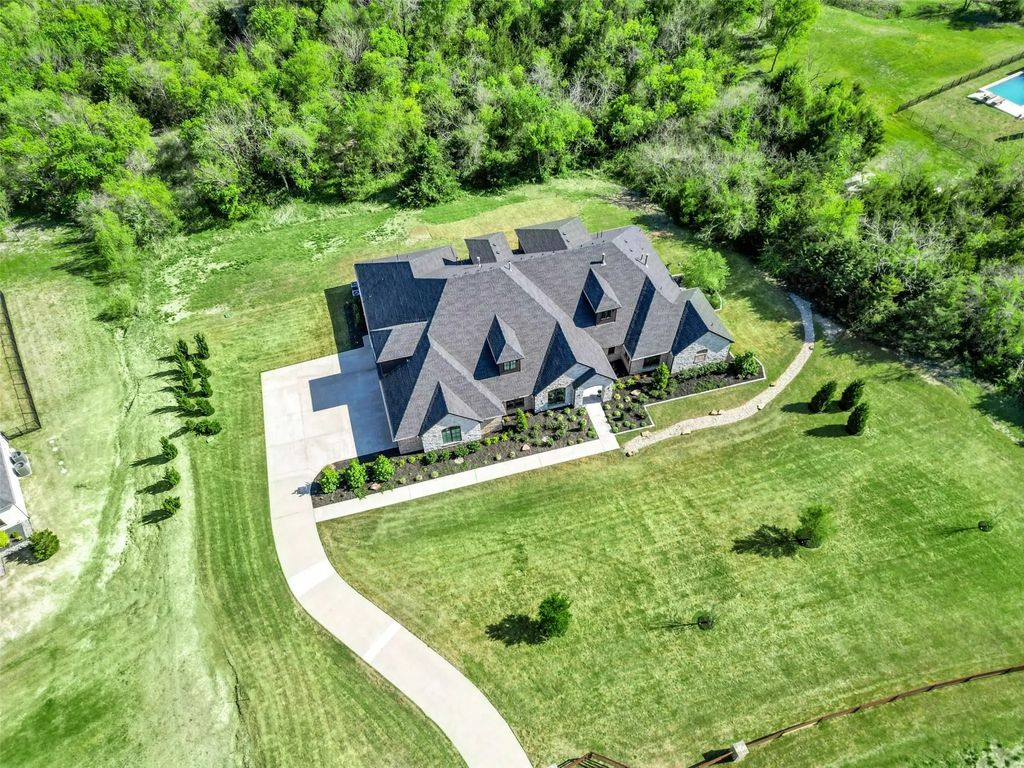 2286 White Stag Road, Celina
