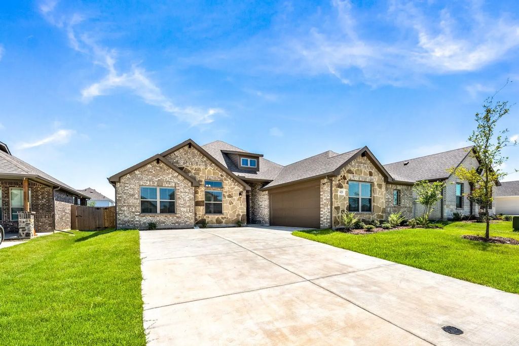 423 Maltese Drive, Red Oak
