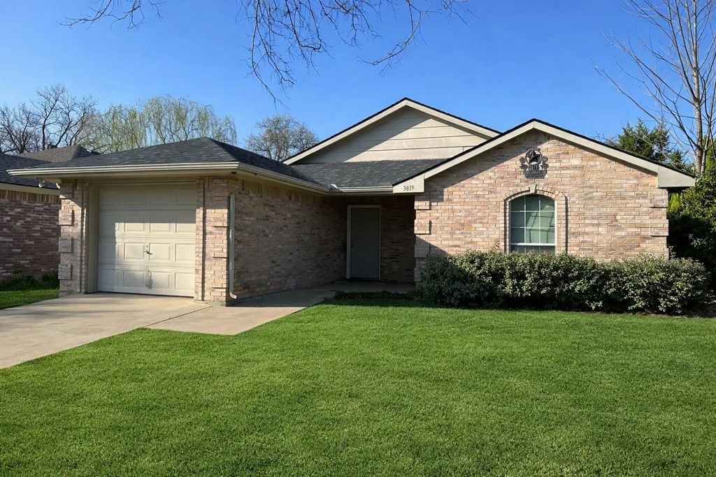 3819 Kiest Valley Court, Dallas