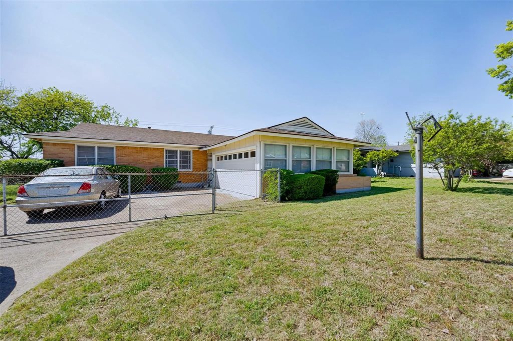 4123 Huckleberry Circle, Dallas