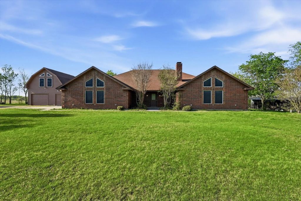 135 Private Road 2828, Decatur