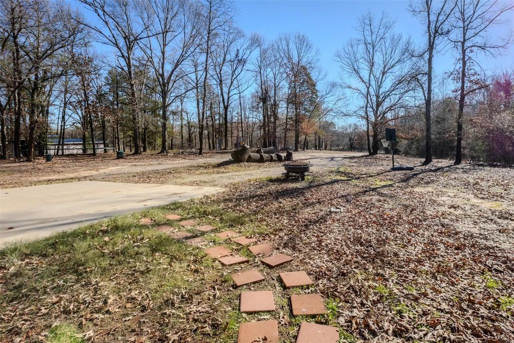 8676 State Highway 19, Edgewood