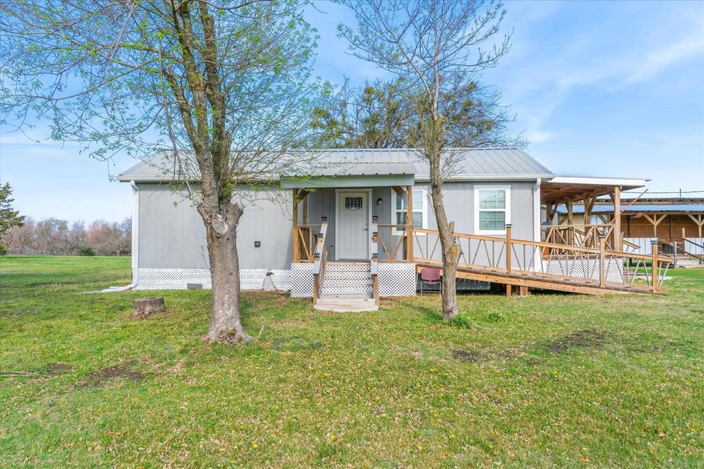 7040 County Road 131b, Terrell