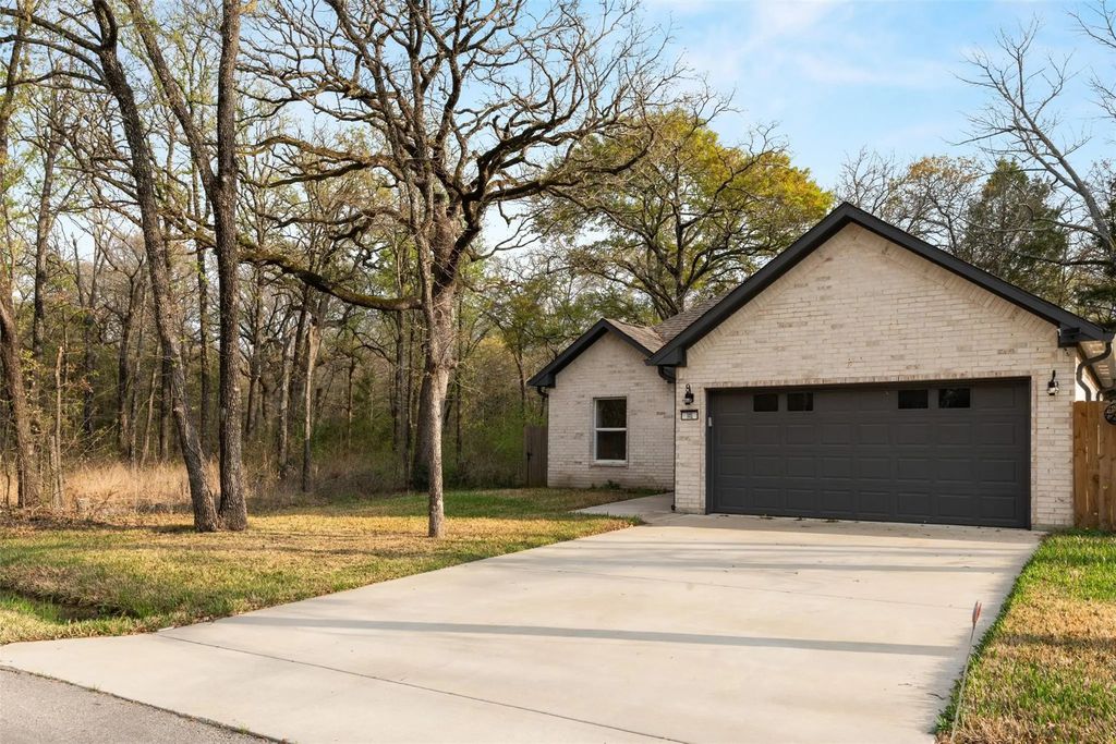 145 Barcelona Street, Payne Springs