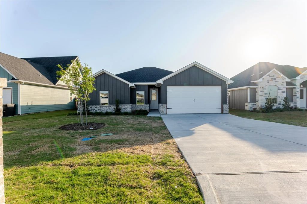 9213 Parkview Circle, Tolar