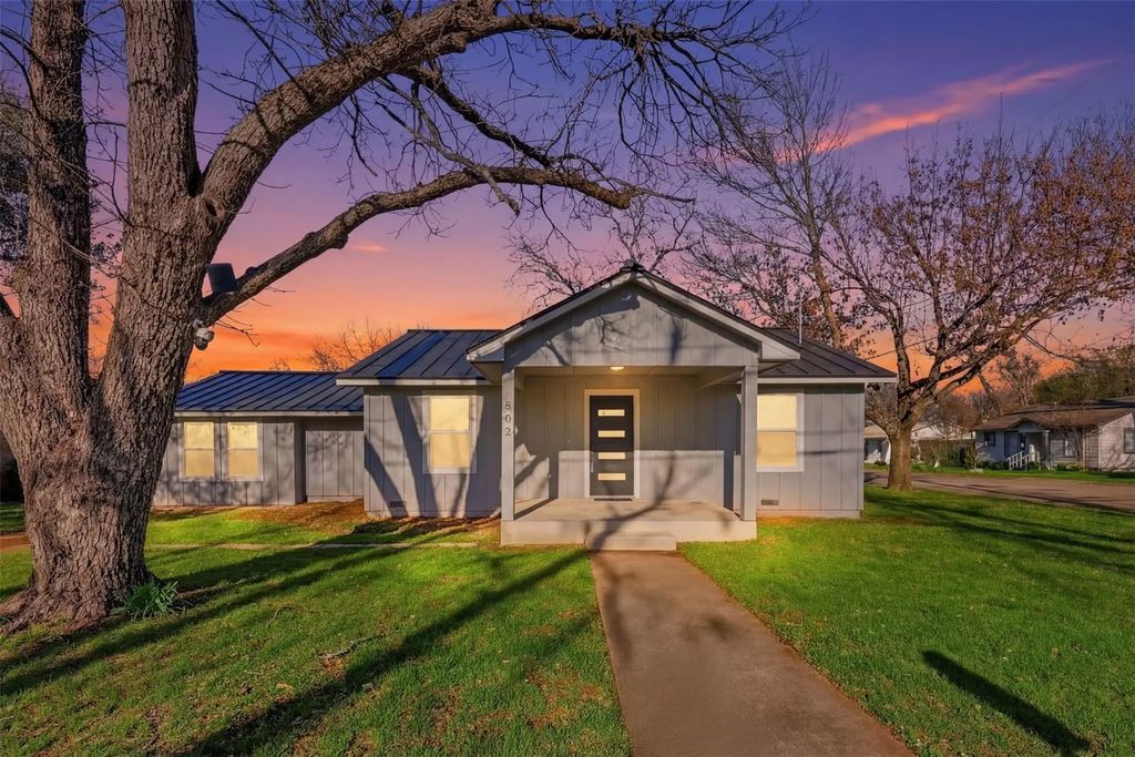 502 Madison Street, Cleburne