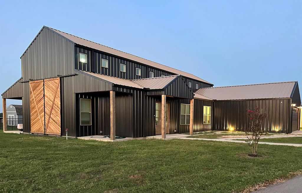 511 John Davis Road, Italy