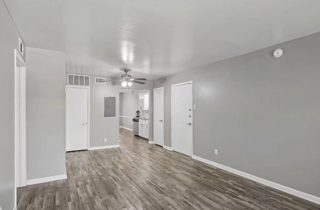 6151 E Mockingbird Lane, Dallas