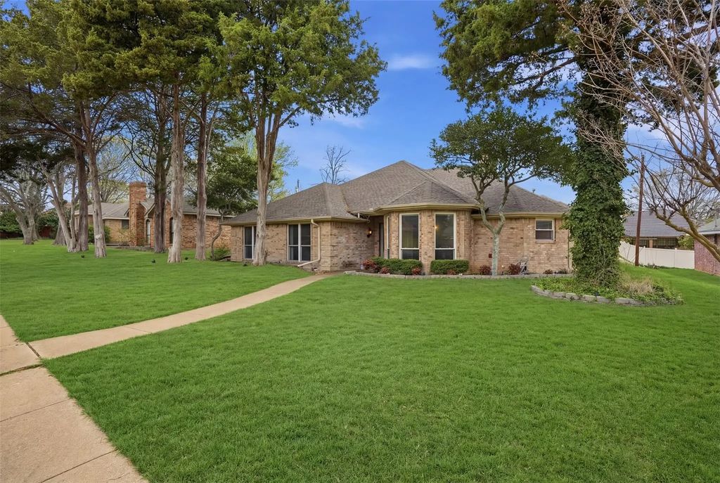 411 Whispering Hills Drive, Duncanville