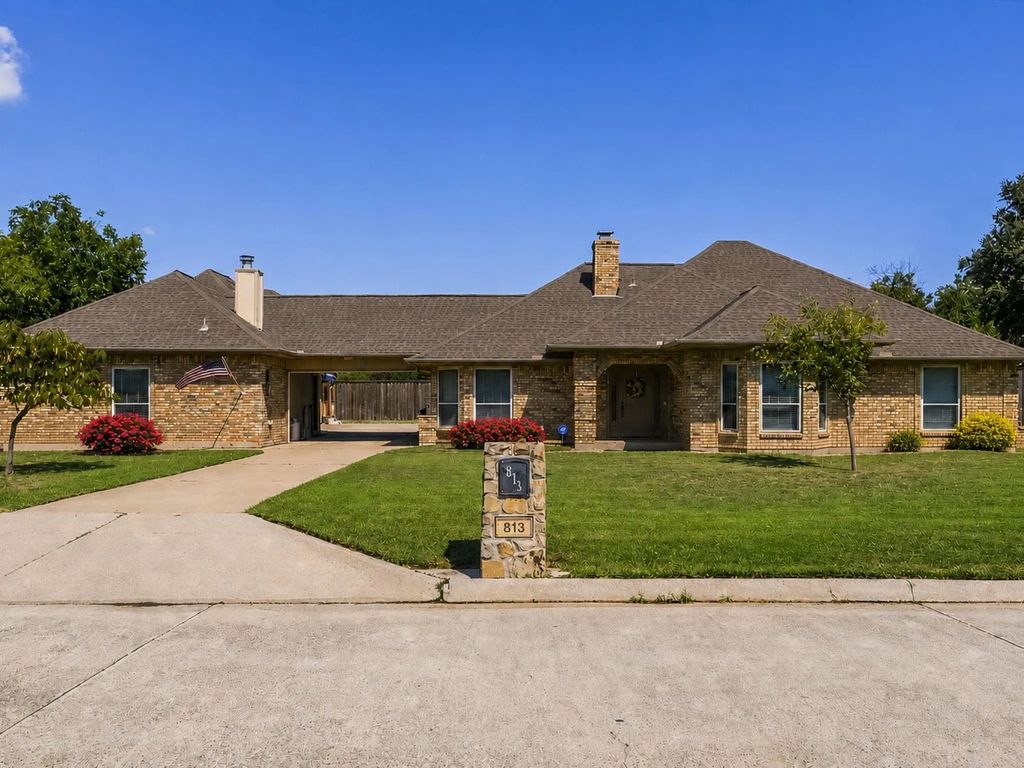 813 Shady Creek Drive, Kennedale