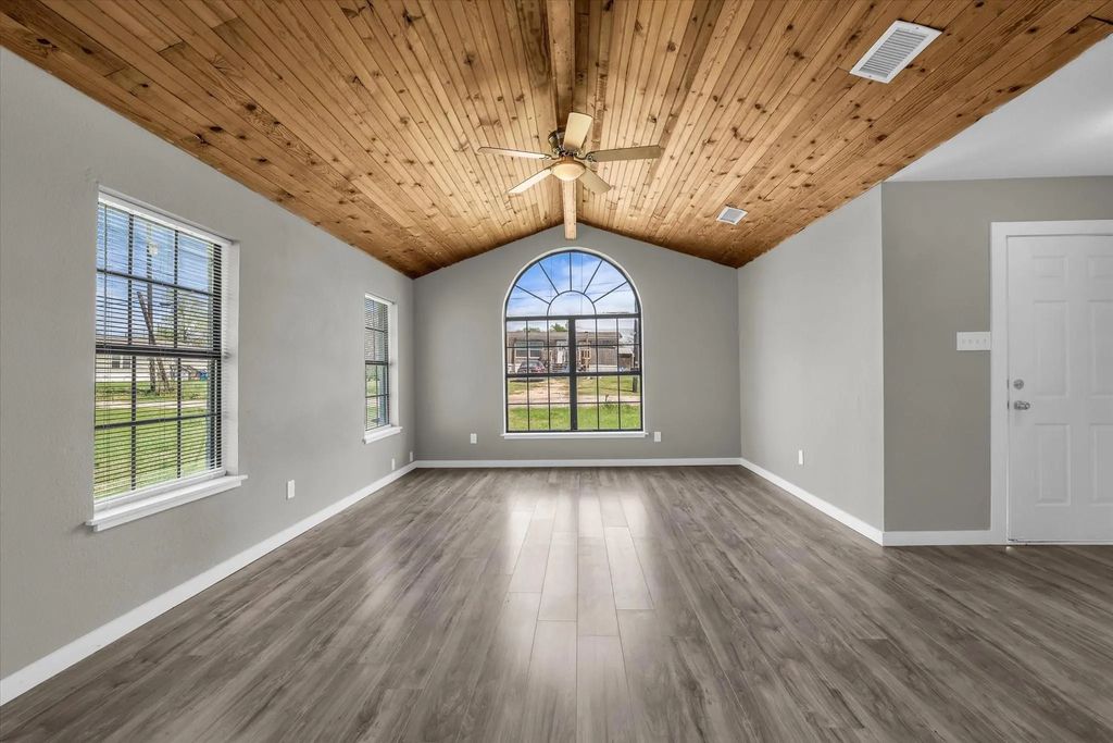 308 S Herman Street, Mexia