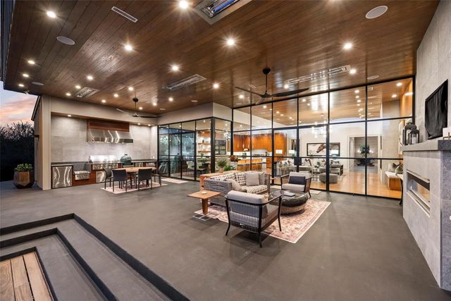 1501 The Rock, Rockwall