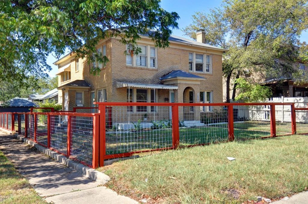 2844 Travis Avenue, Fort Worth