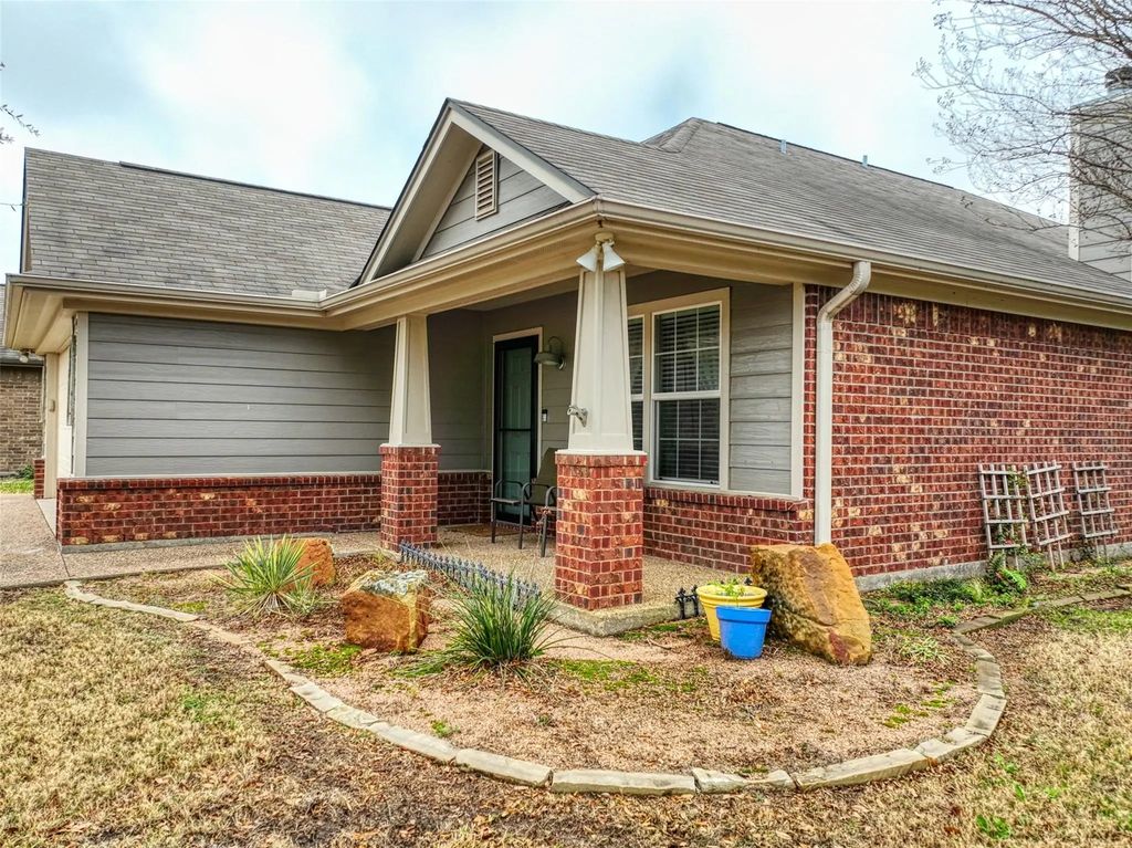 933 Heston Circle, Robinson