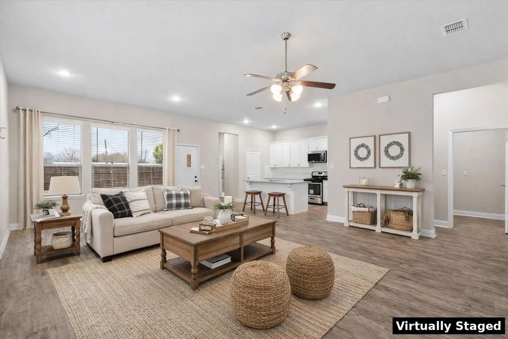 576 Spruce Trail, Forney