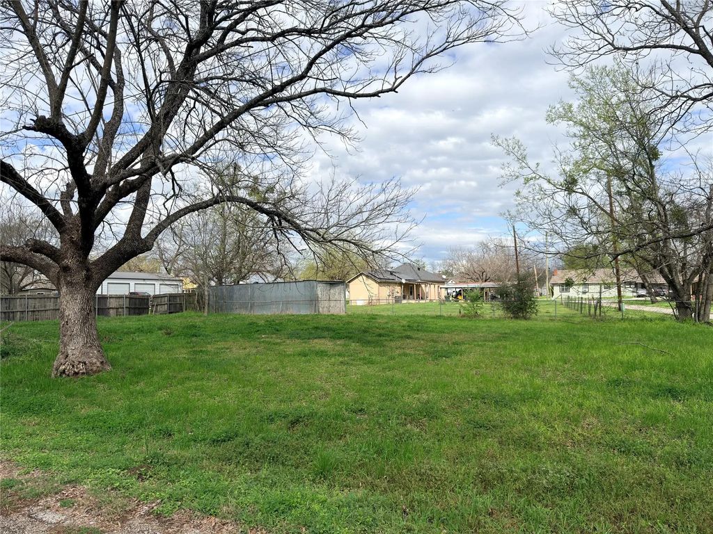 604 Sw 2nd Street, Kerens