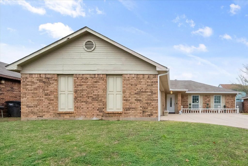 3104 Creekwood Lane, Fort Worth