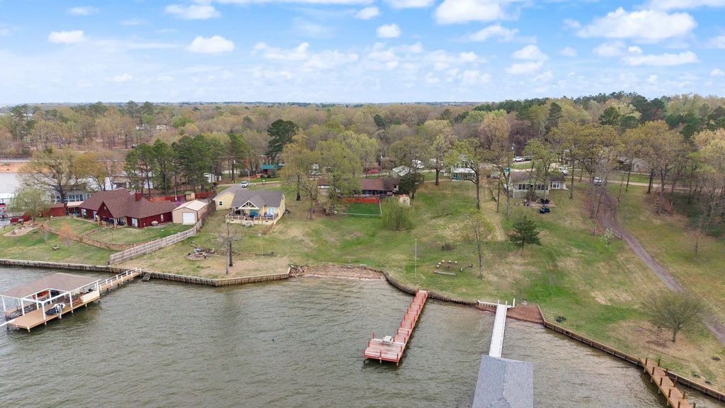 138 County Road 2404, Pittsburg