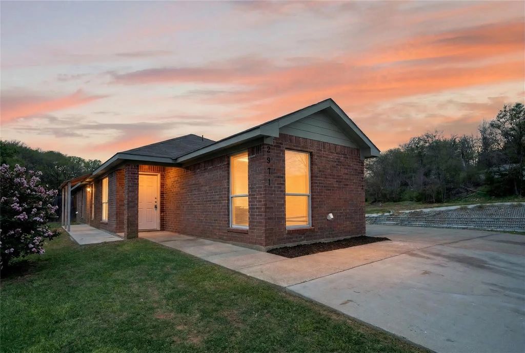 2971 Loving Avenue, Fort Worth