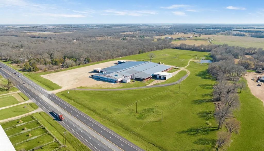 3536 E Hwy 82 Highway, Paris