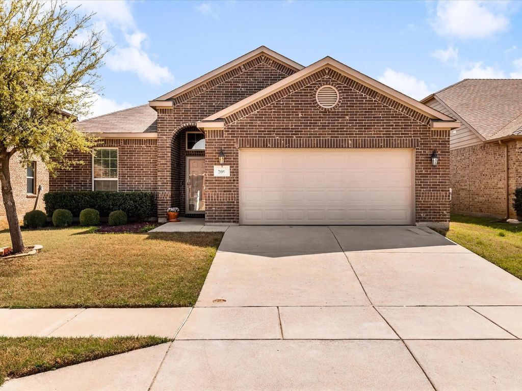 209 Emerald Creek Drive, Fort Worth