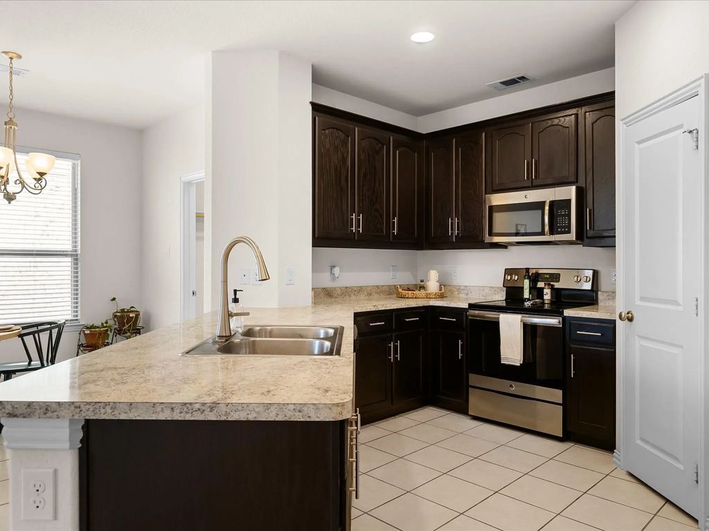 209 Emerald Creek Drive, Fort Worth