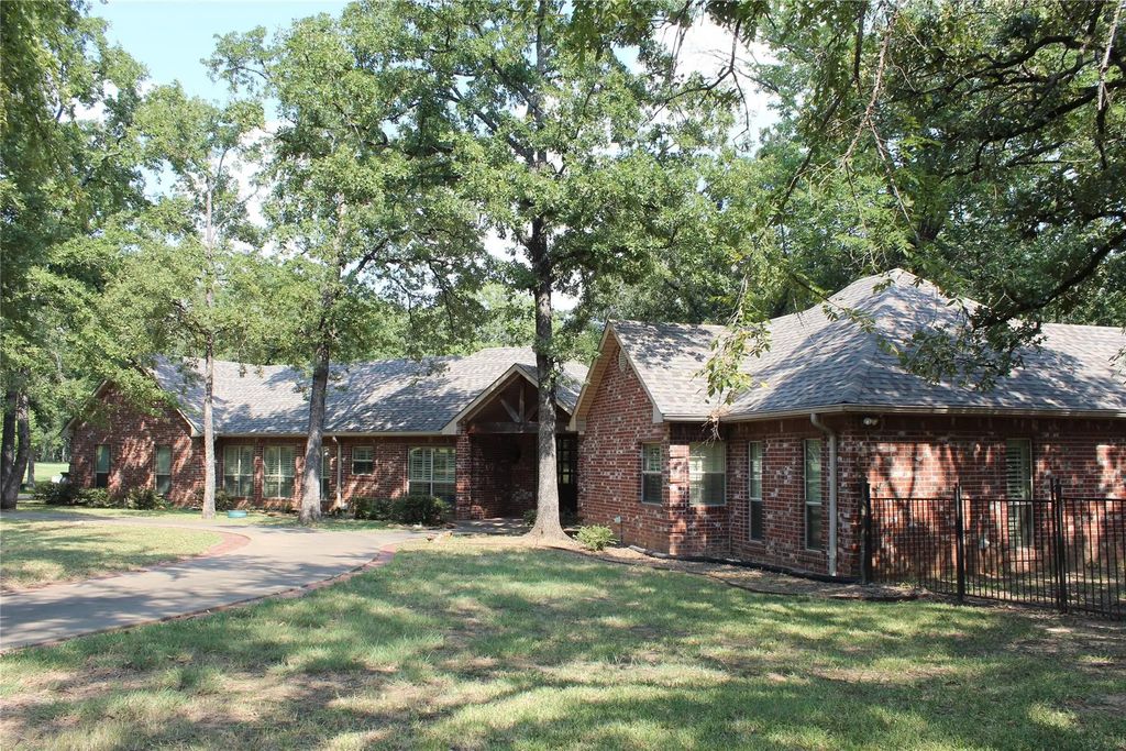 110 Bay Tree Trail, Mabank