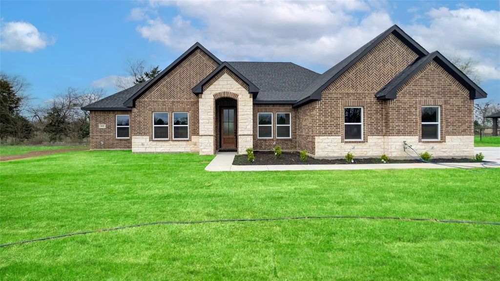 956 County Road 4108, Greenville