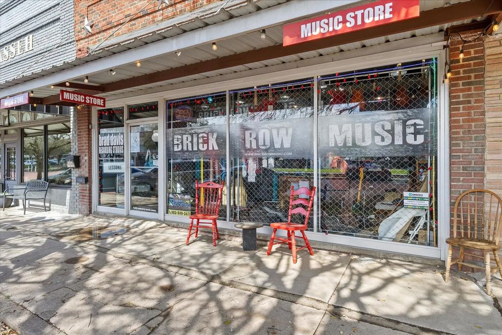 1132 Main Street, Commerce