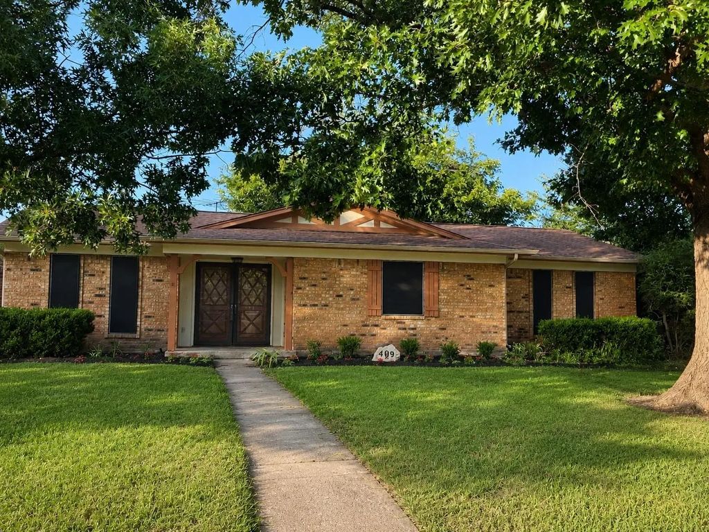 409 Colonial Drive, Garland