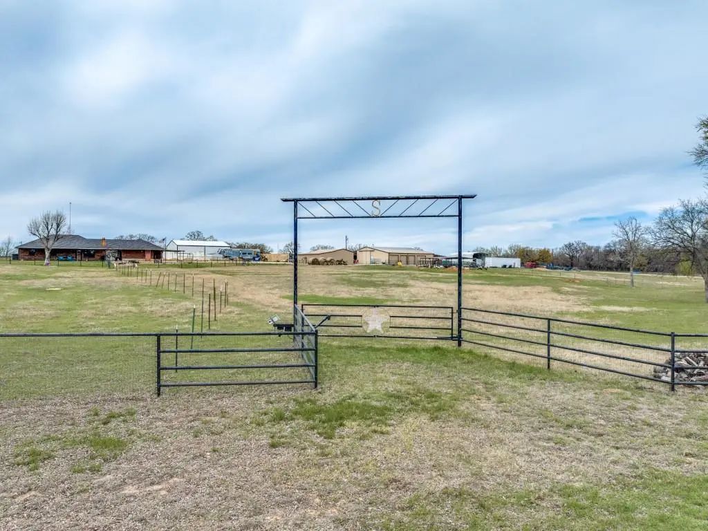 170 County Road 4678, Boyd