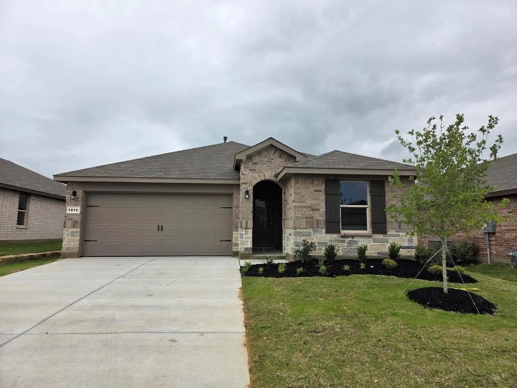 1914 Cherokee Lane, Cleburne