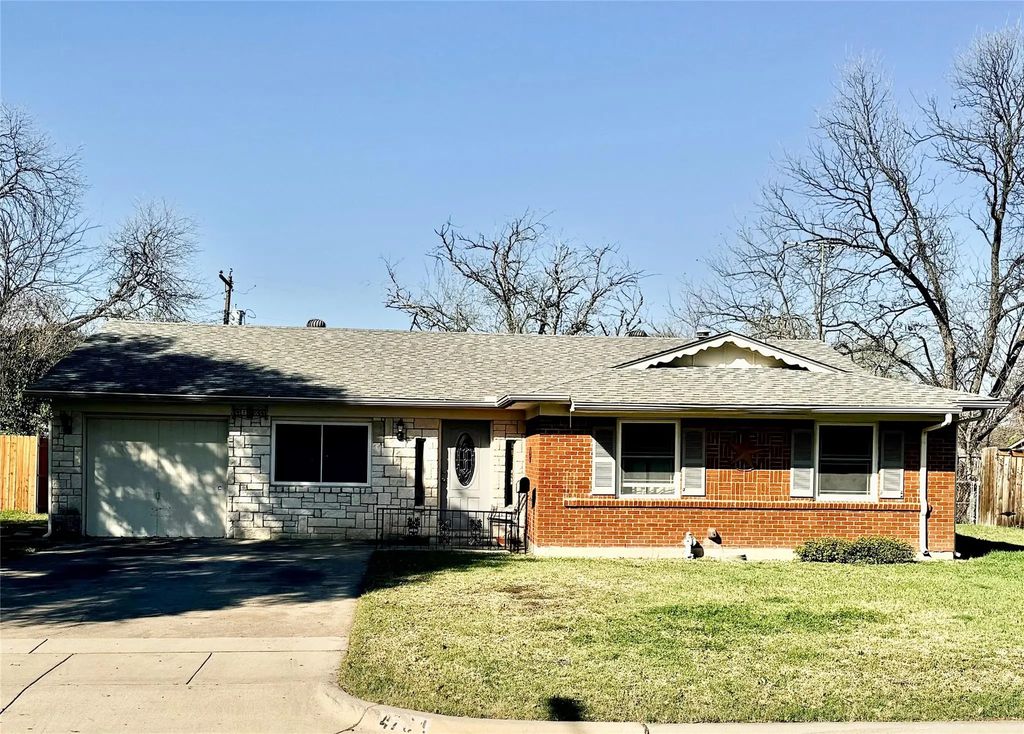 4704 Carlyle Drive, Fort Worth