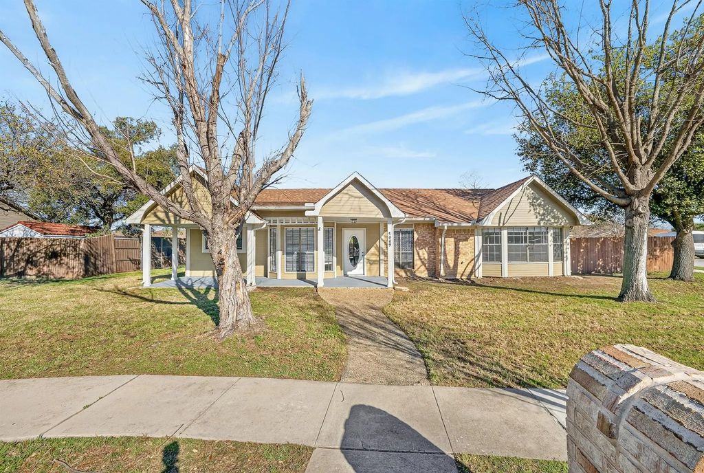 1889 Tree Crest Drive, Lewisville