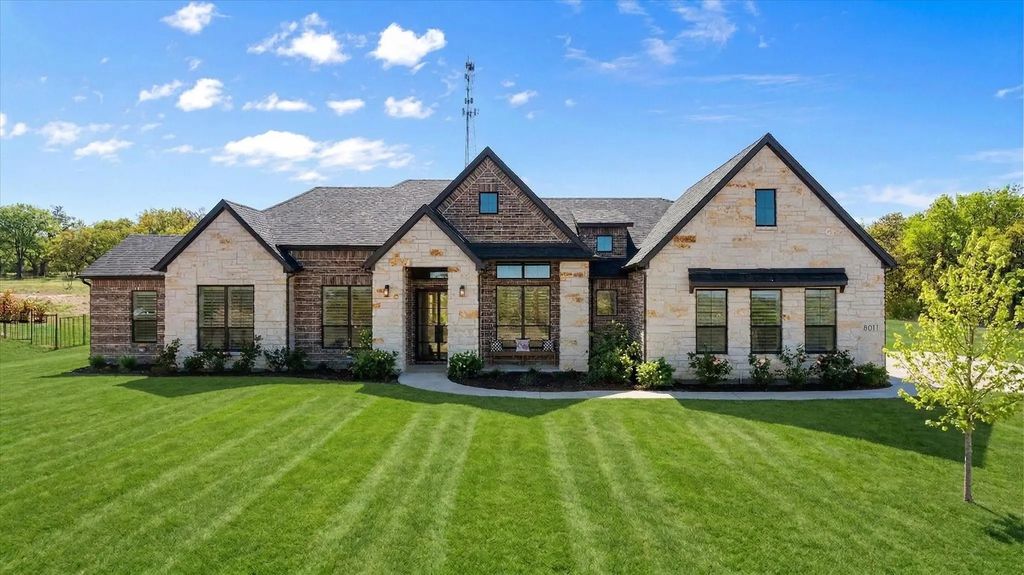 8011 Brownie Luker Boulevard, Granbury
