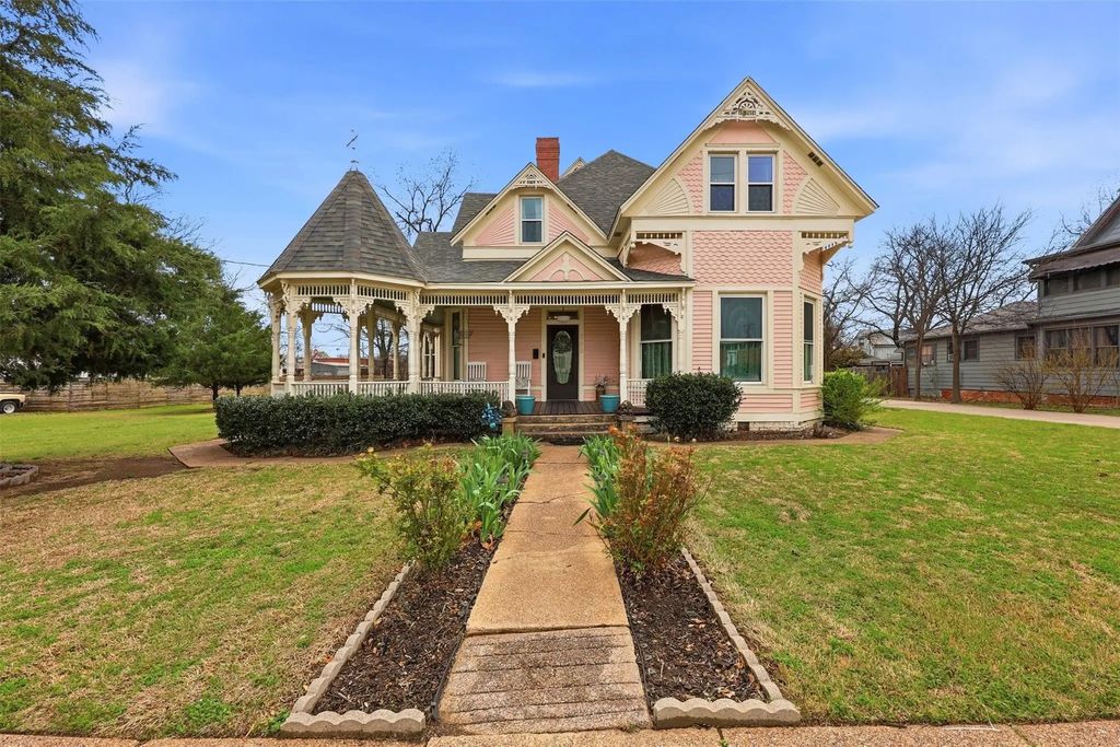 306 E Tarrant Street, Bowie