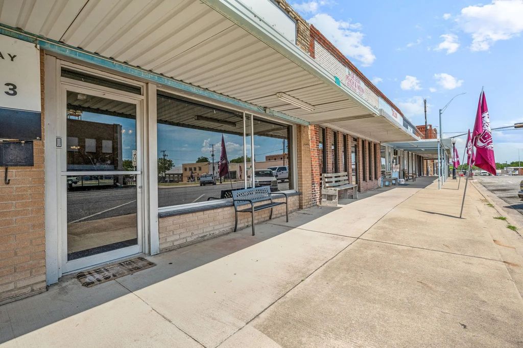 140 S Texas Street, De Leon