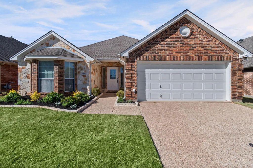 111 Crestway Drive 24, Cedar Hill