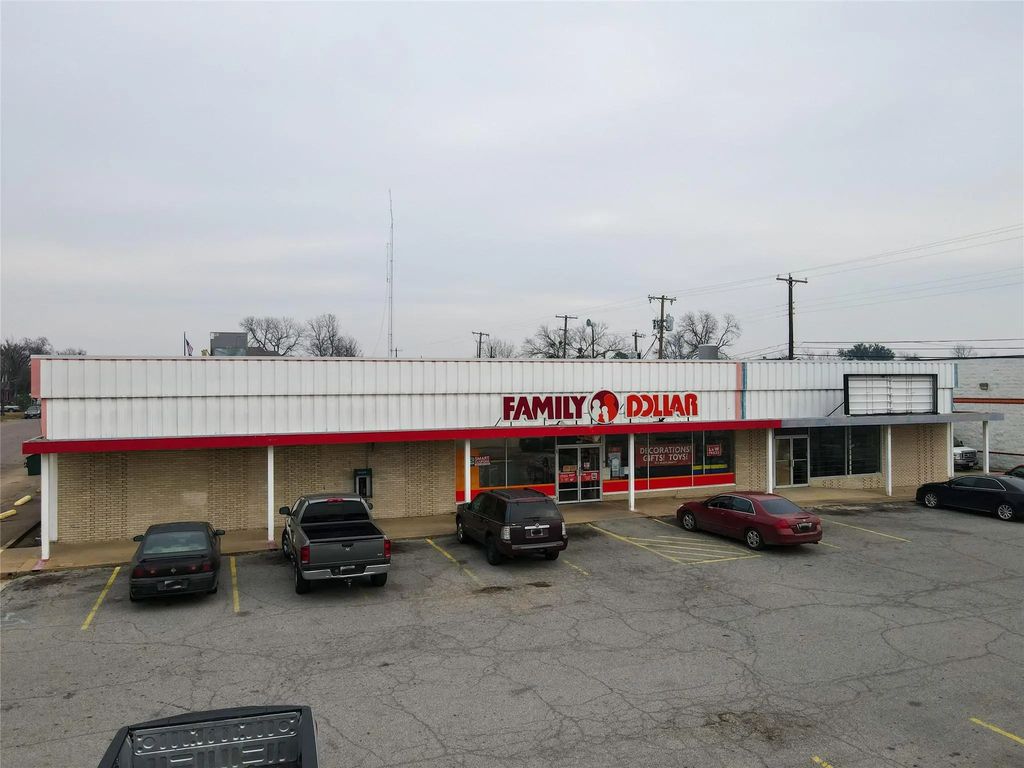 210 S Armstrong Avenue, Denison