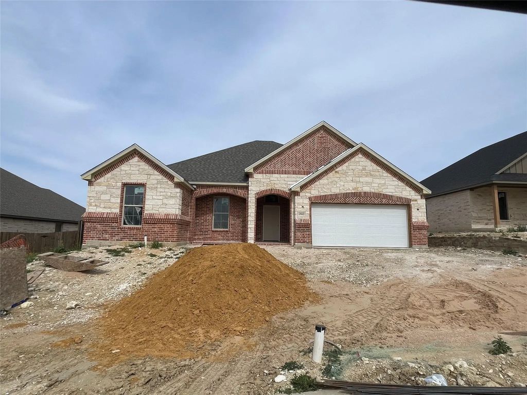 1902 West Hill Drive, Cleburne