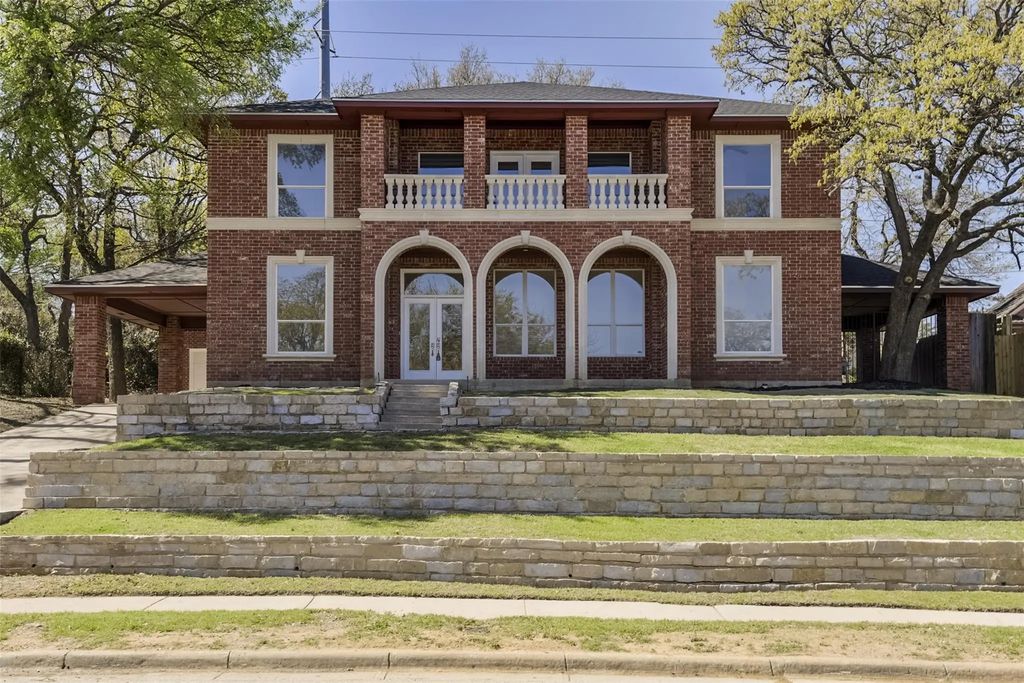 2916 Forestwood Drive, Arlington