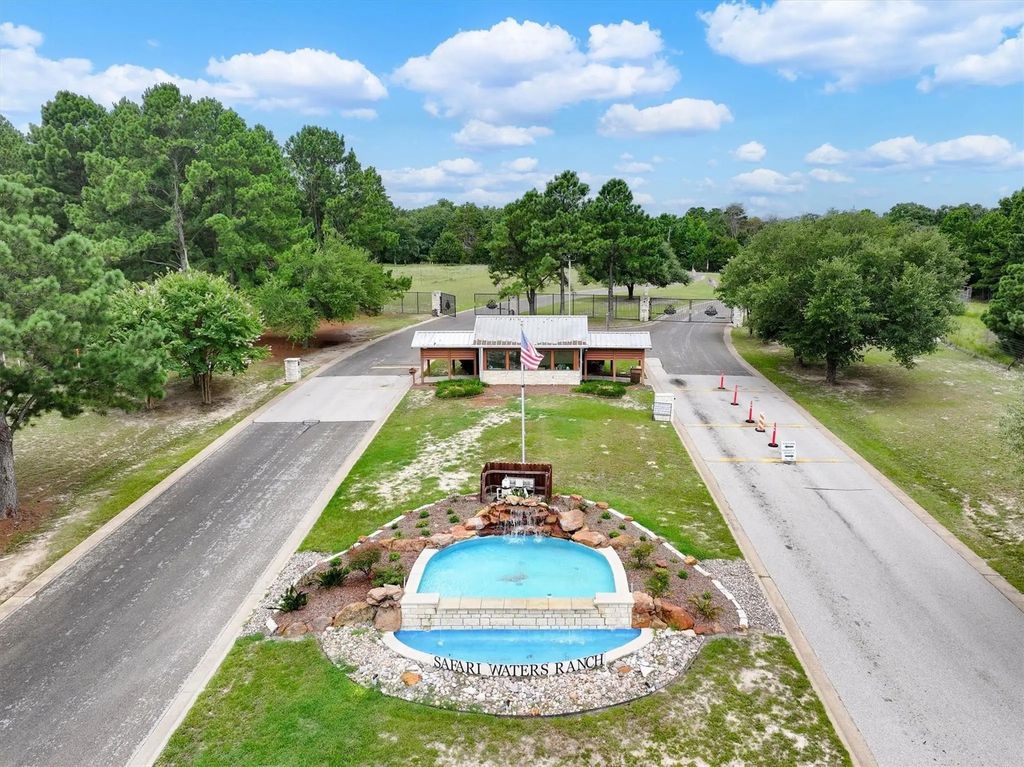 8300 Trophy Point, Larue