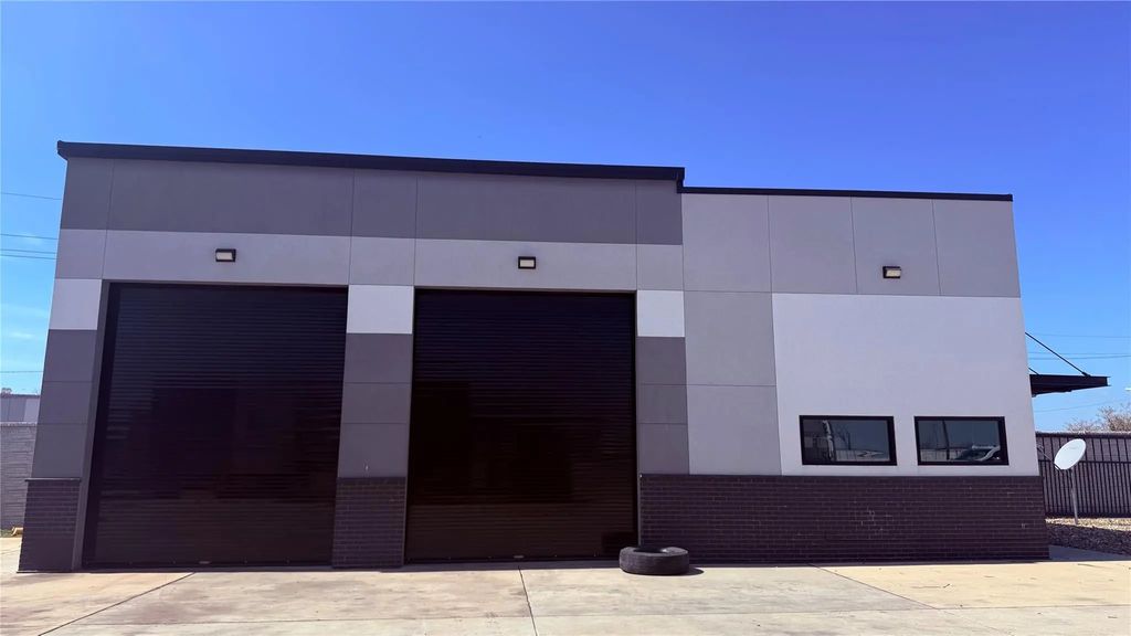 1203 S Railroad Street, Lewisville