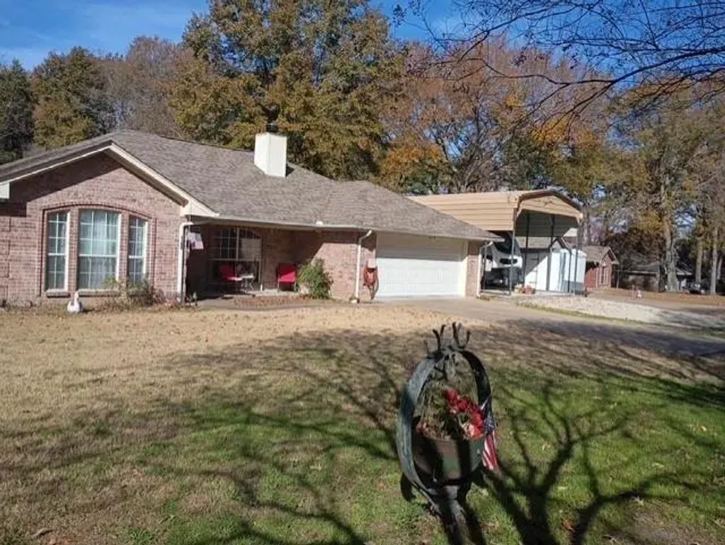 1162 County Road 2330, Mineola