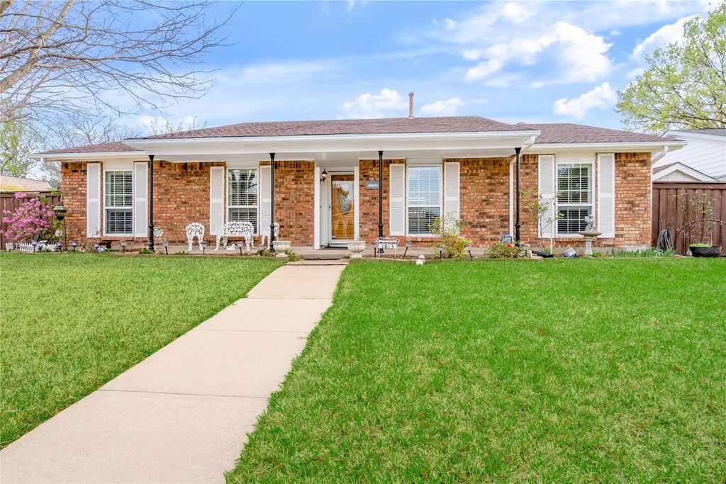 1813 Dodge Trail, Grand Prairie