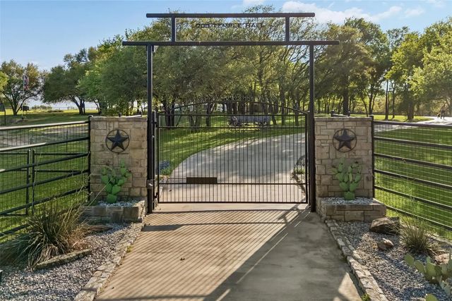 700 Temple Hall Highway, Granbury